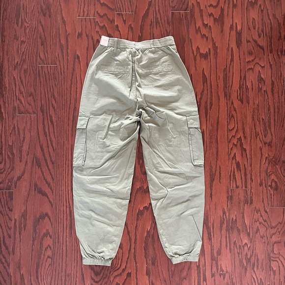 Abercrombie & Fitch Cargo Jogger Pants - Picture 2 of 3
